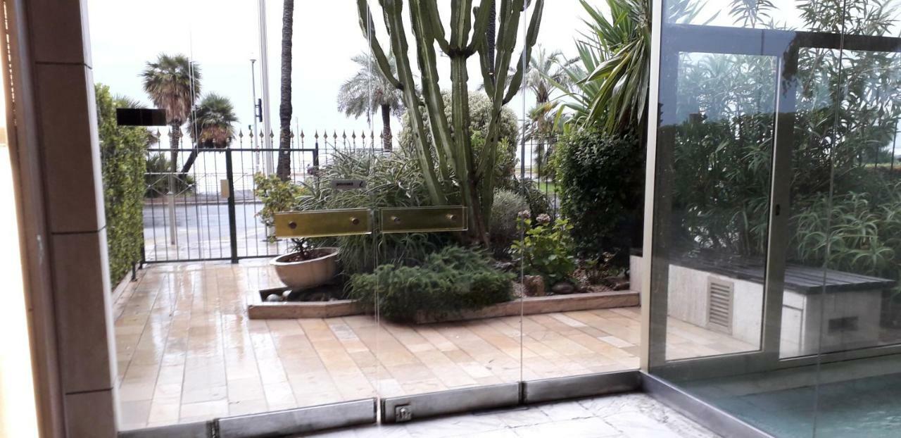 Ferienwohnung Promenade Des Anglais Petit Studio Au Calme Nizza Exterior foto